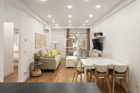 Apartamento de 3 dormitorios en venta en Barcelona, Cataluña, Spain № 9112