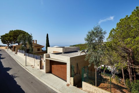 4 bedrooms villa for sale in Lloret de Mar, Girona, Catalonia, Spain № 986 - photo 2