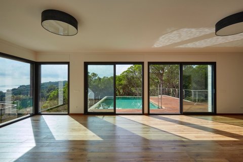 4 bedrooms villa for sale in Lloret de Mar, Girona, Catalonia, Spain № 986 - photo 15