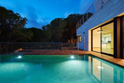 4 bedrooms villa for sale in Lloret de Mar, Girona, Catalonia, Spain № 986 - photo 20