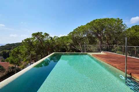 4 bedrooms villa for sale in Lloret de Mar, Girona, Catalonia, Spain № 986 - photo 17
