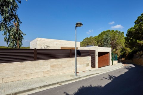 4 bedrooms villa for sale in Lloret de Mar, Girona, Catalonia, Spain № 986