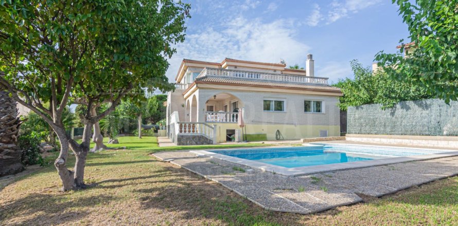 8 bedrooms villa for sale in Lloret de Mar, Girona, Catalonia, Spain № 976