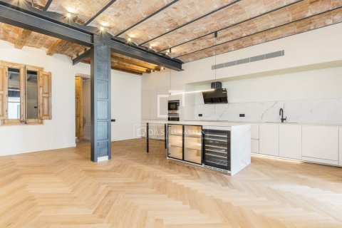 3 bedrooms apartment for sale in Barcelona, Catalonia, Spain № 9203