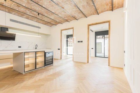 3 bedrooms apartment for sale in Barcelona, Catalonia, Spain № 9203 - photo 2