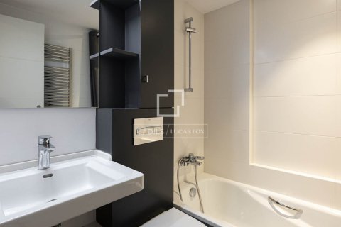 Apartamento de 3 dormitorios en venta en Barcelona, Cataluña, Spain № 9166 - foto 2