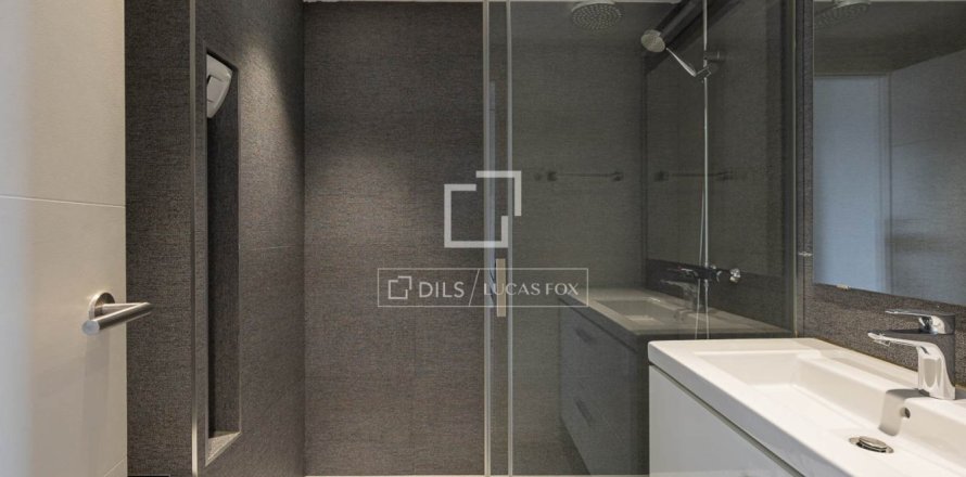Apartamento de 3 dormitorios en venta en Barcelona, Cataluña, Spain № 9166