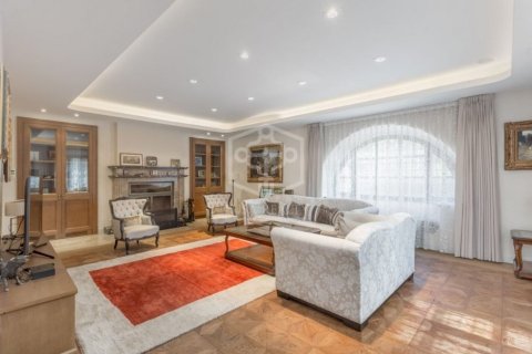 6 bedrooms villa for sale in Sant Andreu de Llavaneres, Barcelona, Catalonia, Spain № 9149 - photo 9