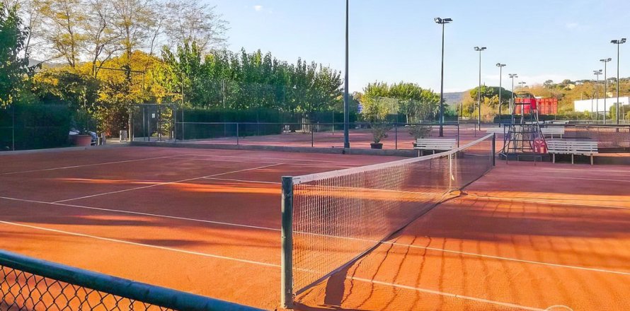 254 sq.m. commercial property for sale in Mataro, Barcelona, Catalonia, Spain № 967