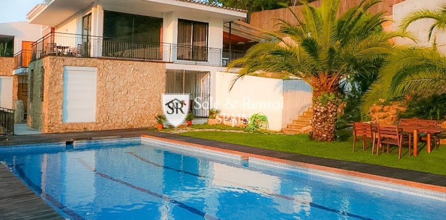 Сasa de 4 dormitorios en venta en Lloret de Mar, Gerona, Cataluña, Spain № 6668