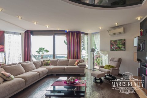 4 bedrooms villa for sale in Lloret de Mar, Girona, Catalonia, Spain № 990 - photo 7