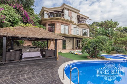 4 bedrooms villa for sale in Lloret de Mar, Girona, Catalonia, Spain № 990