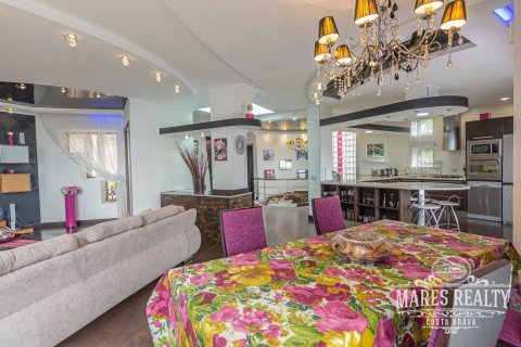 4 bedrooms villa for sale in Lloret de Mar, Girona, Catalonia, Spain № 990 - photo 8