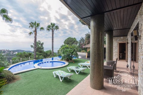 4 bedrooms villa for sale in Lloret de Mar, Girona, Catalonia, Spain № 990 - photo 3