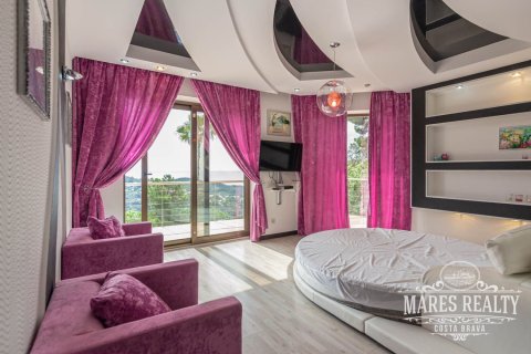 4 bedrooms villa for sale in Lloret de Mar, Girona, Catalonia, Spain № 990 - photo 18