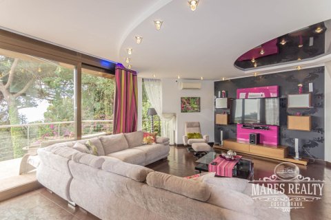 4 bedrooms villa for sale in Lloret de Mar, Girona, Catalonia, Spain № 990 - photo 10