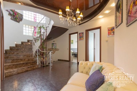 4 bedrooms villa for sale in Lloret de Mar, Girona, Catalonia, Spain № 990 - photo 17