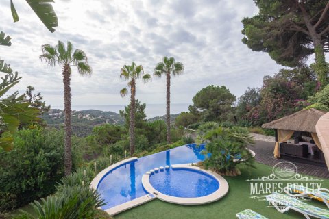 4 bedrooms villa for sale in Lloret de Mar, Girona, Catalonia, Spain № 990 - photo 4