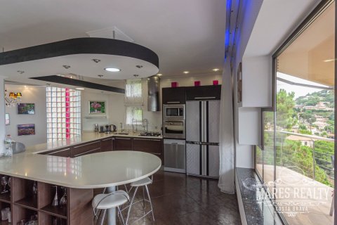 4 bedrooms villa for sale in Lloret de Mar, Girona, Catalonia, Spain № 990 - photo 15