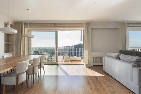 Ático de 4 dormitorios en venta en Barcelona, Cataluña, Spain № 9207