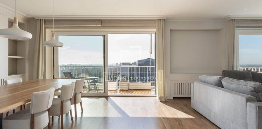 4 bedrooms penthouse for sale in Barcelona, Catalonia, Spain № 9207