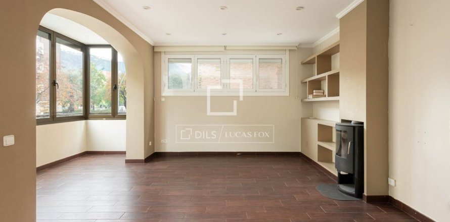Apartamento de 3 dormitorios en venta en Barcelona, Cataluña, Spain № 9208