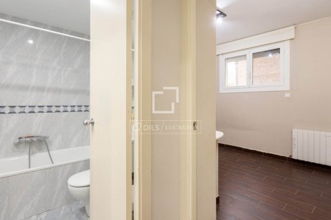 Apartamento de 3 dormitorios en venta en Barcelona, Cataluña, Spain № 9208 - foto 30