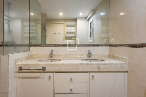 Apartamento de 3 dormitorios en venta en Barcelona, Cataluña, Spain № 9208 - foto 24