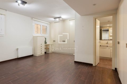 Apartamento de 3 dormitorios en venta en Barcelona, Cataluña, Spain № 9208 - foto 22