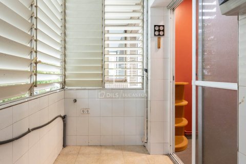 Apartamento de 3 dormitorios en venta en Barcelona, Cataluña, Spain № 9208 - foto 14