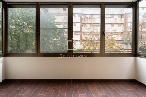 Apartamento de 3 dormitorios en venta en Barcelona, Cataluña, Spain № 9208 - foto 4