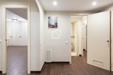 Apartamento de 3 dormitorios en venta en Barcelona, Cataluña, Spain № 9208 - foto 19