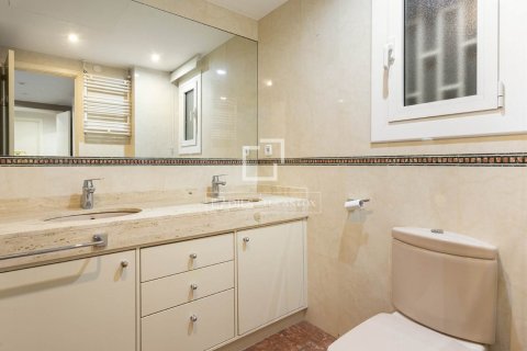 Apartamento de 3 dormitorios en venta en Barcelona, Cataluña, Spain № 9208 - foto 25