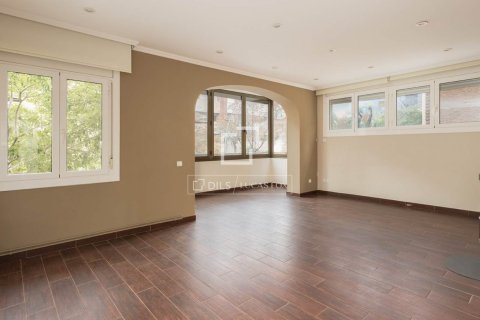 Apartamento de 3 dormitorios en venta en Barcelona, Cataluña, Spain № 9208 - foto 2
