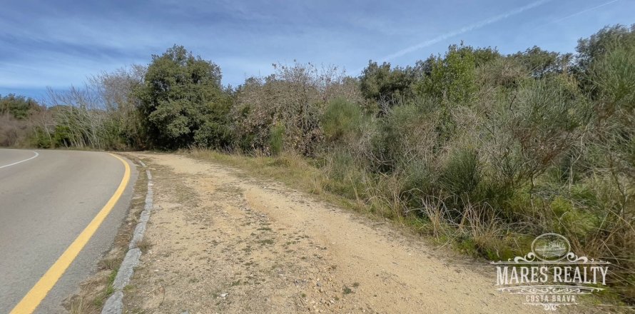 1076 sq.m. land plot for sale in Lloret de Mar, Girona, Catalonia, Spain № 995