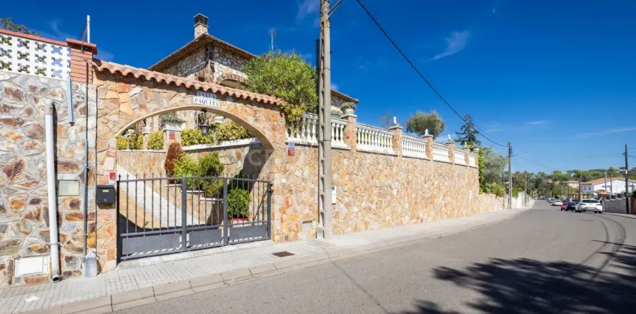 4 bedrooms house for sale in Fogars de la Selva, Barcelona, Catalonia, Spain № 9177