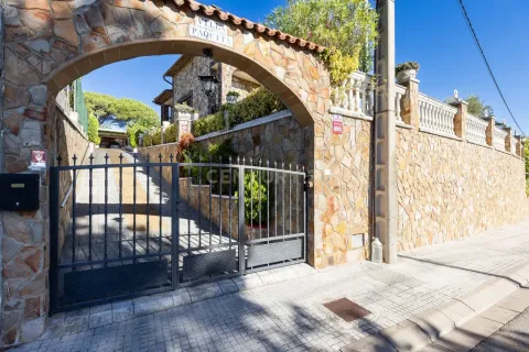 4 bedrooms house for sale in Fogars de la Selva, Barcelona, Catalonia, Spain № 9177 - photo 13