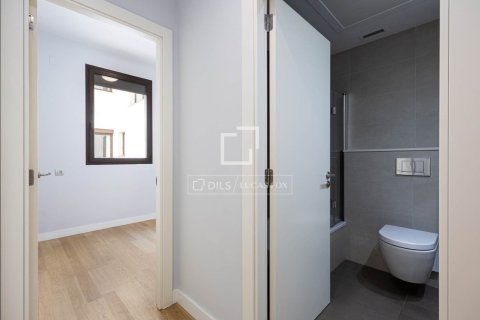2 bedrooms apartment for sale in Barcelona, Catalonia, Spain № 9213 - photo 13