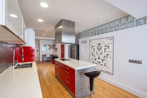 Купить квартиру в Барселона, Испания с 4 спальни, 140м², № 9046 - фото 3