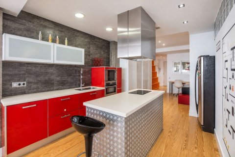 Apartamento de 4 dormitorios en venta en Barcelona, Cataluña, Spain № 9046