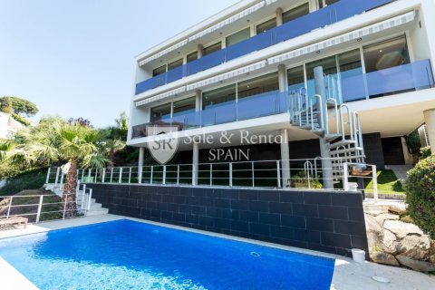 4 bedrooms house for sale in Lloret de Mar, Girona, Catalonia, Spain № 6741 - photo 3