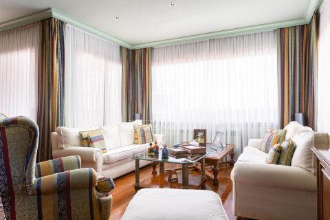 5 bedrooms villa for sale in Alella, Barcelona, Catalonia, Spain № 9120 - photo 9