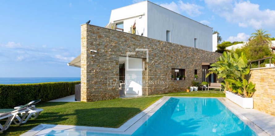 4 bedrooms villa for sale in Sant Pol de Mar, Barcelona, Catalonia, Spain № 9057