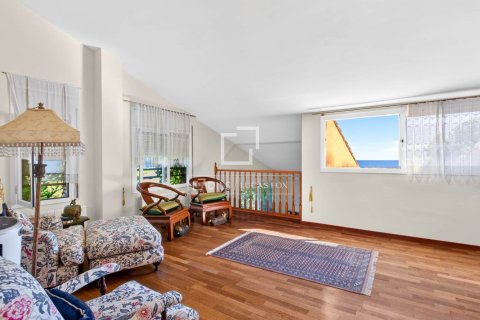 Купить виллу в Кабрильс, Испания с 4 спальни, 419м², № 9212 - фото 17