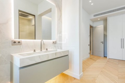 Купить квартиру в Барселона, Испания с 3 спальни, 127м², № 9254 - фото 21