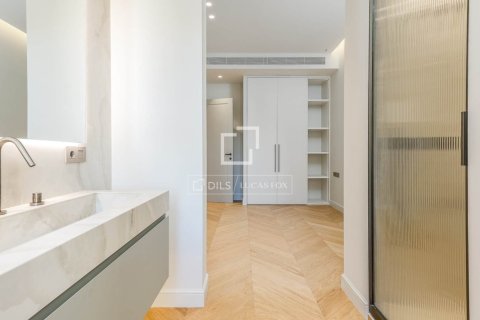 Купить квартиру в Барселона, Испания с 3 спальни, 127м², № 9254 - фото 22