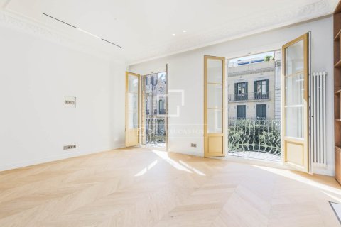Купить квартиру в Барселона, Испания с 3 спальни, 127м², № 9254 - фото 3