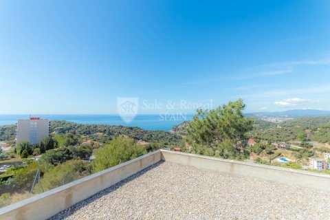 Сasa de 4 dormitorios en venta en Lloret de Mar, Gerona, Cataluña, Spain № 6738 - foto 27