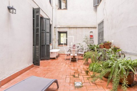Apartamento de 4 dormitorios en venta en Barcelona, Cataluña, Spain № 9215 - foto 26