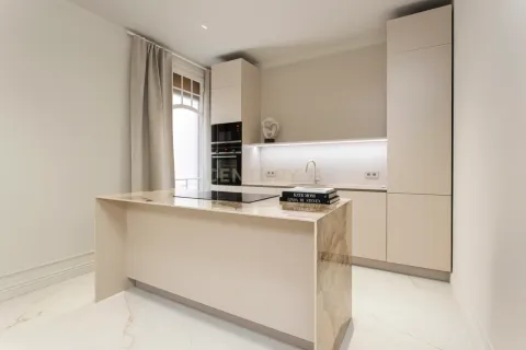 4 bedrooms apartment for sale in Barcelona, Catalonia, Spain № 9232